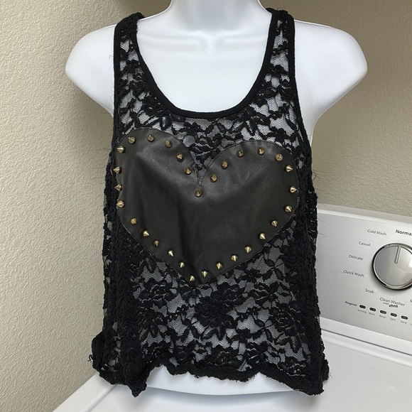 Black lace tank with a heart - Picture 6 of 6